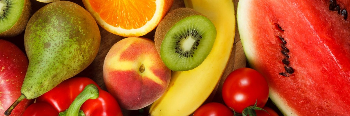 A pile of fruit that can help provide the vitamins that soothe dry eye